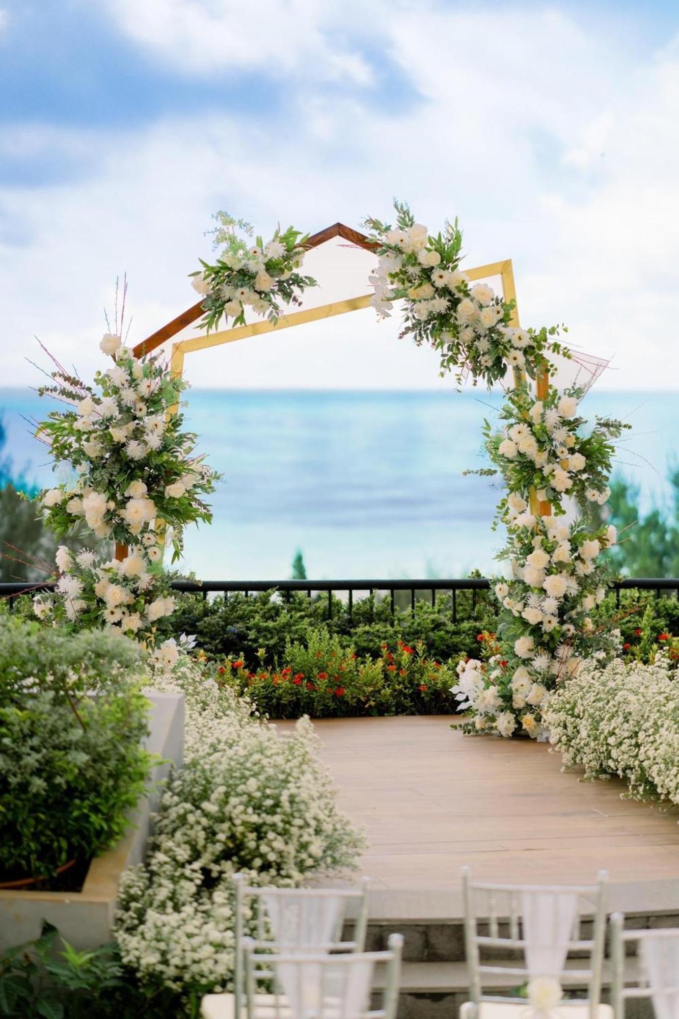 Vias Hotel Vung Tau - Transportation Included Exterior photo A wedding arch